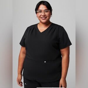 Fabletics Stat Pleat 3-Pocket Scrub Top